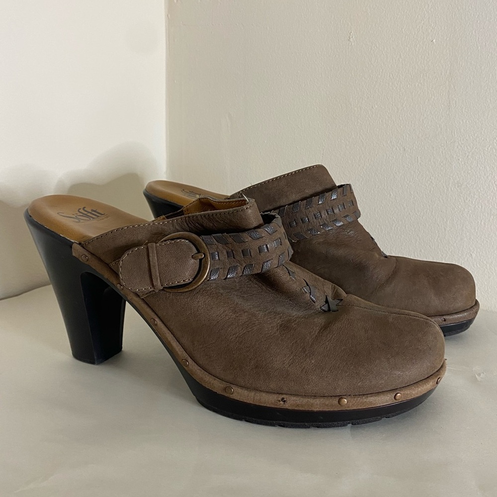 Sofft heeled clogs brown leather women's size 10 buckle studs